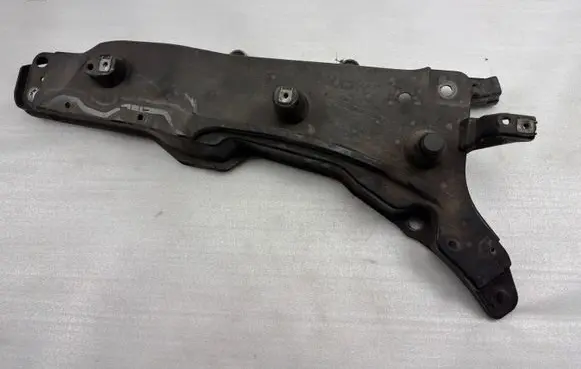 Volvo XC90 Fender mounting bracket 31391777