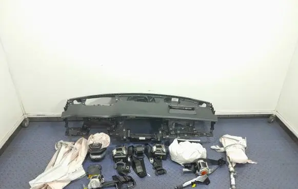 Audi A8 S8 D2 4D Dashboard