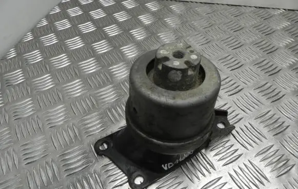 Volkswagen Transporter - Caravelle T5 Engine mount bracket 7H0199256F VD11669