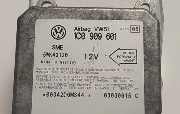 Skoda Octavia Mk1 (1U) Airbag control unit/module 1C0909601