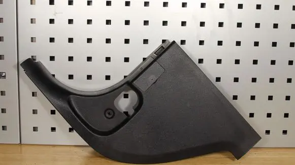 BMW 3 E90 E91 Foot area side trim 51437066989 7066989