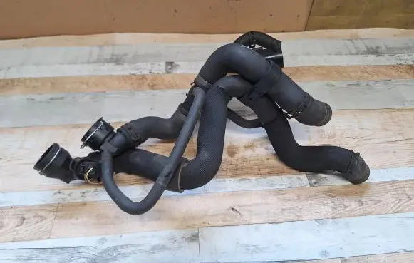 Volkswagen Touran I Engine coolant pipe/hose 1K0121087