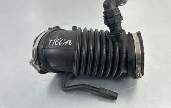Volkswagen Tiguan Turbo air intake inlet pipe/hose 5QF129615A