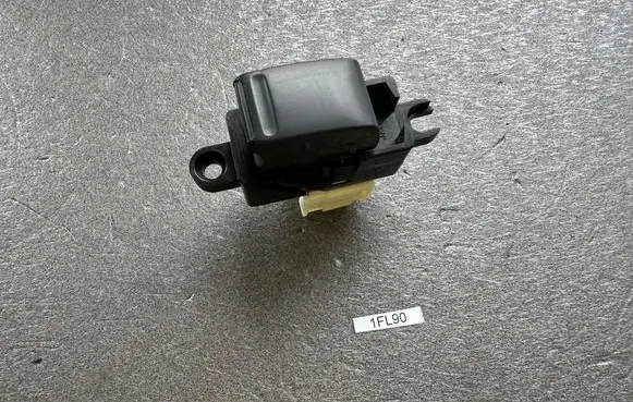 Nissan Patrol Y61 Electric window control switch 254110V000
