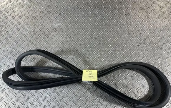 Mercedes-Benz ML W164 Front door rubber seal 