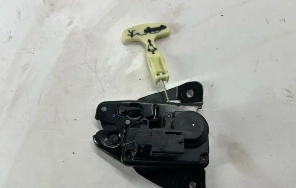 Dodge Challenger Tailgate/trunk/boot lock/catch/latch 4589217AF 9217AF 32629217AF