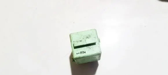 BMW 5 E39 Other relay 61368373700 v23134-k59-x312