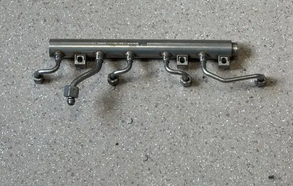 BMW M5 F90 Fuel main line pipe 7852402