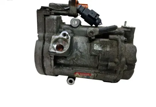 Volkswagen Jetta VI Air conditioning (A/C) compressor (pump) 5C0820803F