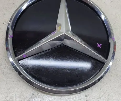Mercedes-Benz E W213 Manufacturer badge logo/emblem A0008880400