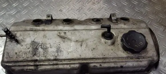 Mitsubishi Galant Rocker cam cover 