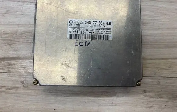 Mercedes-Benz C W202 Engine control unit/module ECU A0235457732 0261204747