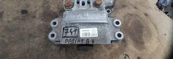 Volkswagen PASSAT B7 Other engine bay part 1K0199555