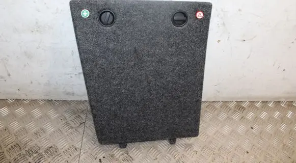 Trunk/boot side trim panel