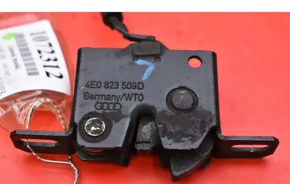 Audi A8 S8 D3 4E Engine bonnet/hood lock/catch 4E0823509D