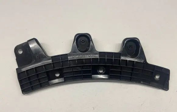 Rear bumper mounting bracket