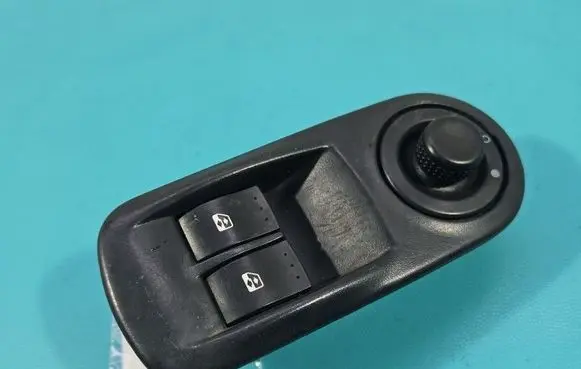 Nissan Primastar Electric window control switch 8200011867 IMPRK1530400