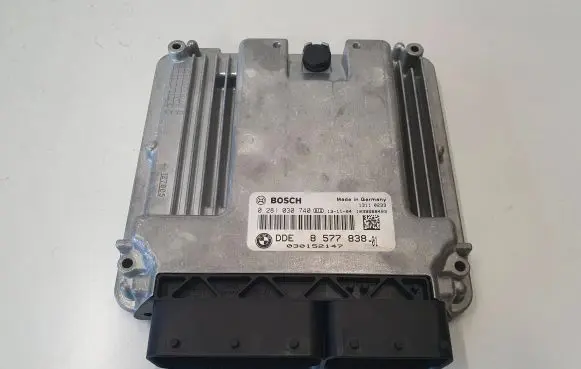 BMW 5 F10 F11 Engine control unit/module 8577838 030152147 0281030740