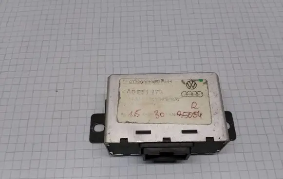 Audi A6 S6 C4 4A Alarm control unit/module 4A0951173