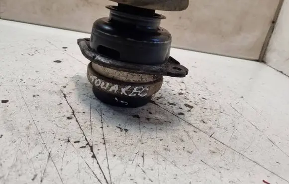 Engine mount bracket