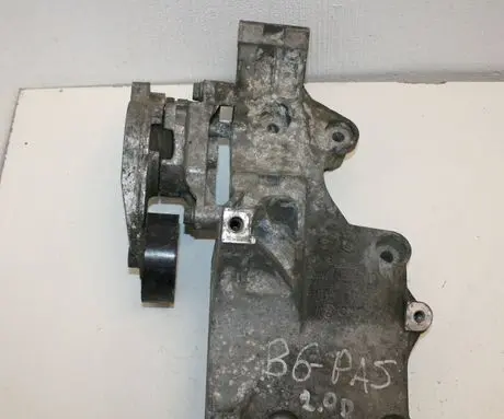 Volkswagen PASSAT B6 Generator/alternator bracket 03G903143A