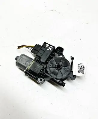 Volkswagen Polo VI Rear door window regulator motor 5Q0959408 820000324
