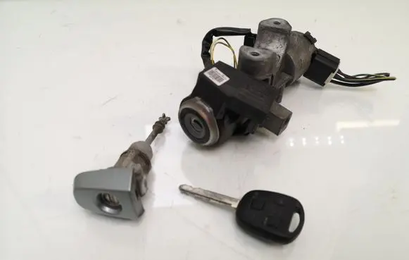 Toyota Avensis T250 Ignition lock 8978305010 N05015178