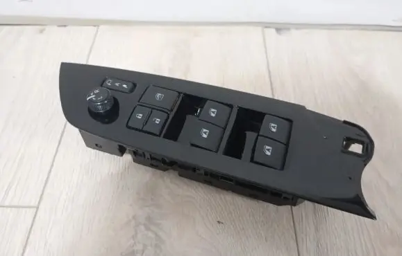 Toyota Prius (XW50) Electric window control switch 8404047080