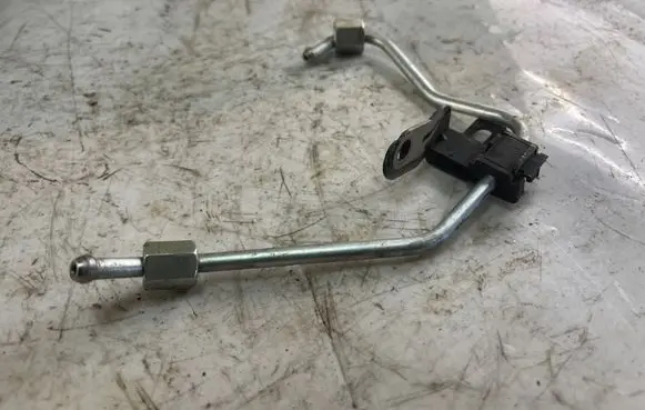 Fuel injector supply line/pipe