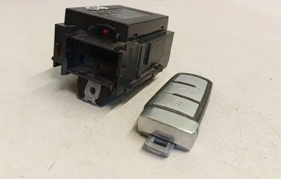 Volkswagen PASSAT B6 Ignition lock 33303301 3C0905843 11601200404166