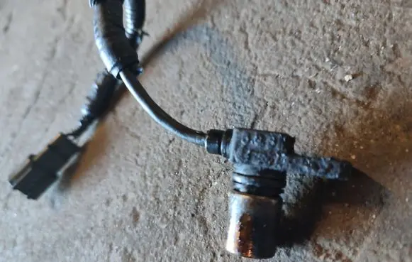 Suzuki Grand Vitara II Camshaft position sensor