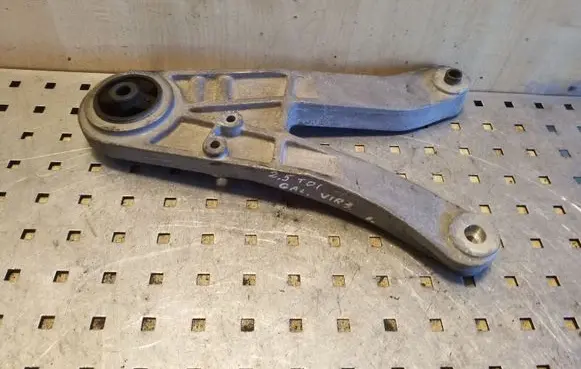 Volvo S70 V70 V70 XC Engine mounting bracket 3524347