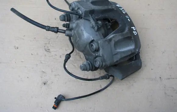 Mercedes-Benz E W212 Front brake caliper