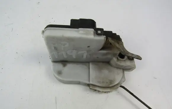 Volkswagen Golf III Front door lock 