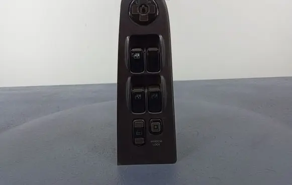 Hyundai Trajet Electric window control switch 620W03030