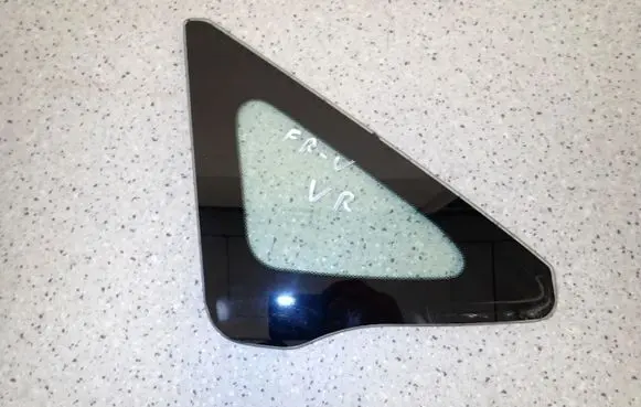 Honda FR-V Side middle window/glass FRVSZYBAVRKAROS