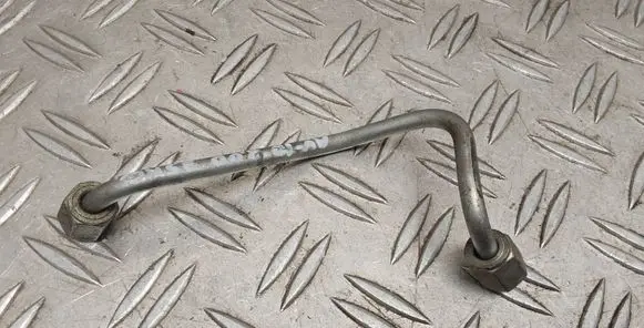 Toyota Avensis T270 Fuel injector supply line/pipe 