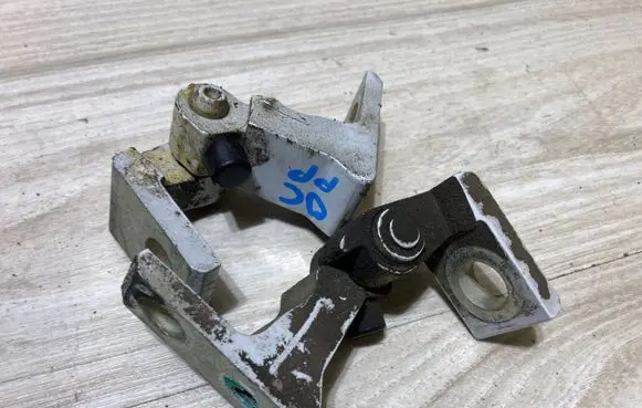 Skoda Octavia Mk3 (5E) Front door hinge set 