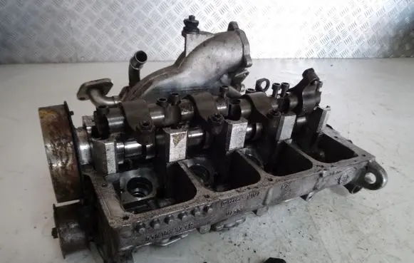 Volkswagen Golf IV Engine head 038103373R