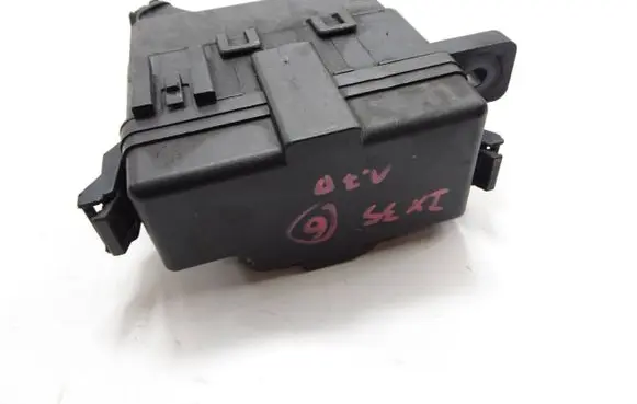 Hyundai ix35 Relay mounting block 20120817