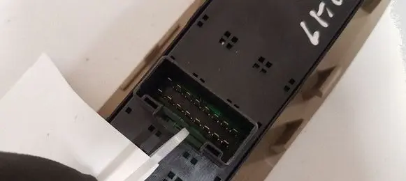 KIA Sorento Electric window control switch