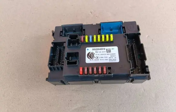 Fiat 500X Fuse module 00520640910