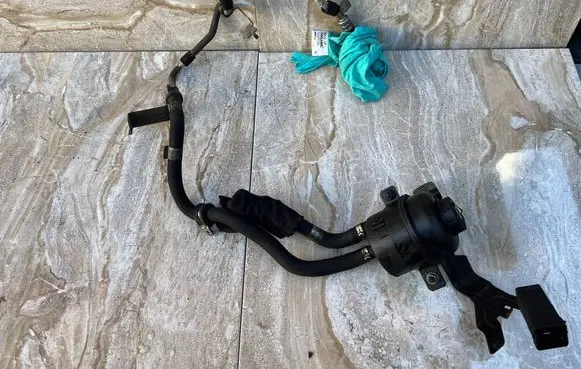 Maserati Ghibli Power steering fluid tank/reservoir 670001919 670006980