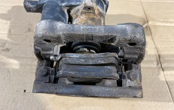 Land Rover Evoque I Rear brake caliper 32337647
