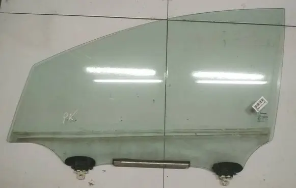 Toyota Corolla Verso AR10 Front door window glass four-door AS2