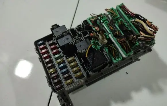 Fuse box set