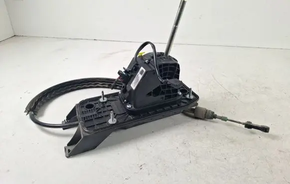 Volkswagen Jetta VI Gear shifter/selector 5K1713025BN