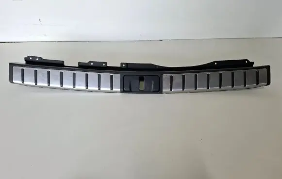 Trunk/boot sill cover protection
