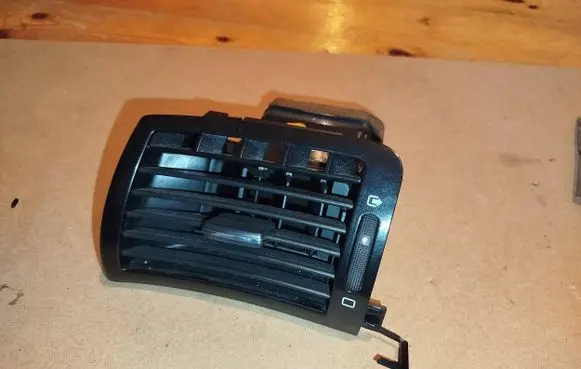 Peugeot 407 Dashboard side air vent grill/cover trim 9644589577 A1010006