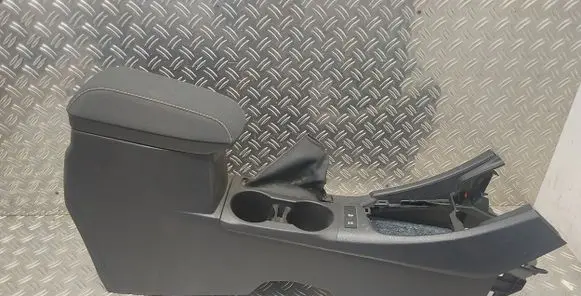 Toyota Auris E180 Armrest 5892302160
